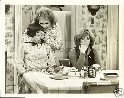Debralee Scott, Doris Roberts a...
