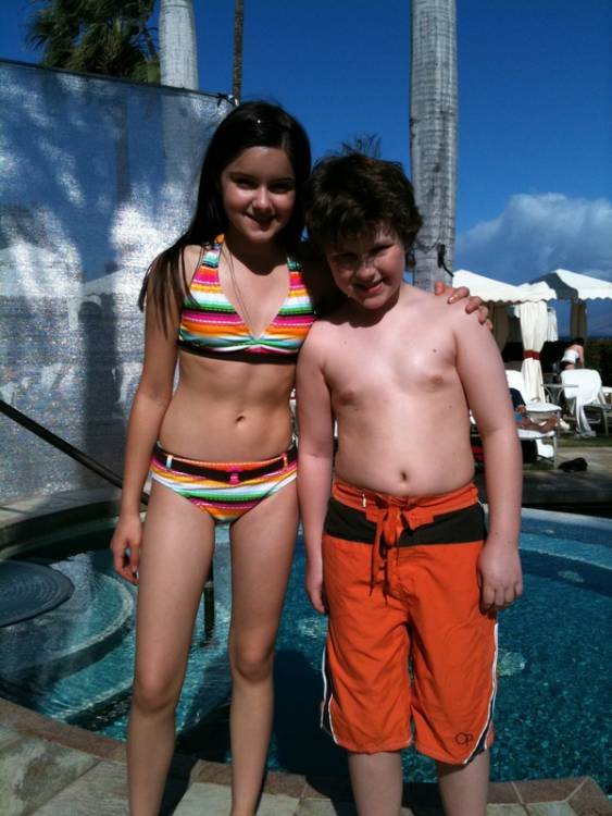 Ariel Winter and Nolan Gould Online Photo Galleries